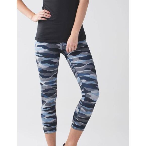 LULULEMON ATHLETICA Wunder Under Crop III "Full-On Luon" Size 4 - Picture 1 of 4